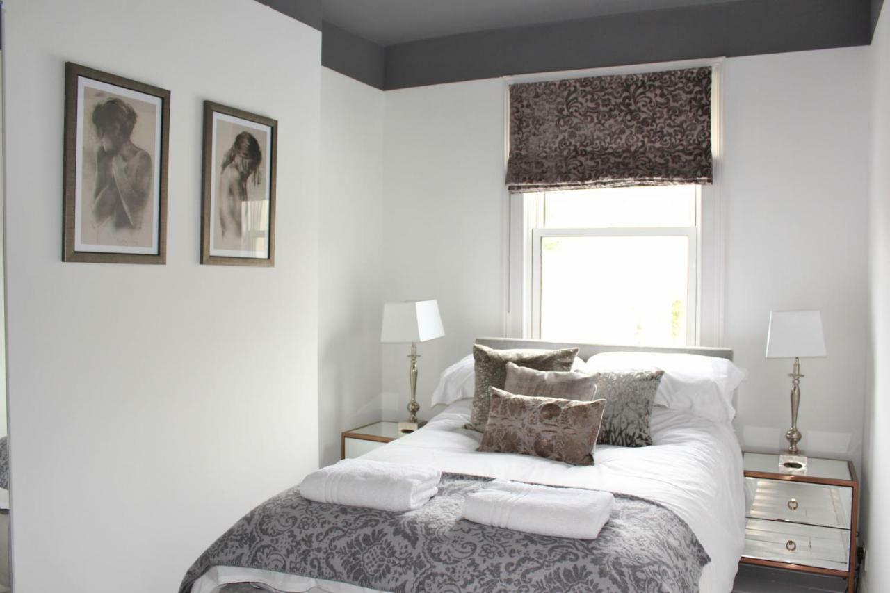 Central Bath House Group Accommodation Екстер'єр фото