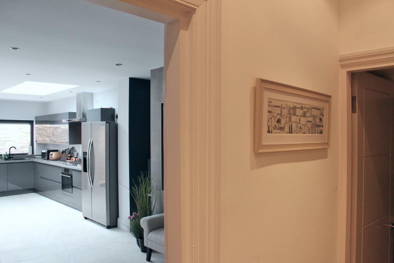 Central Bath House Group Accommodation Екстер'єр фото