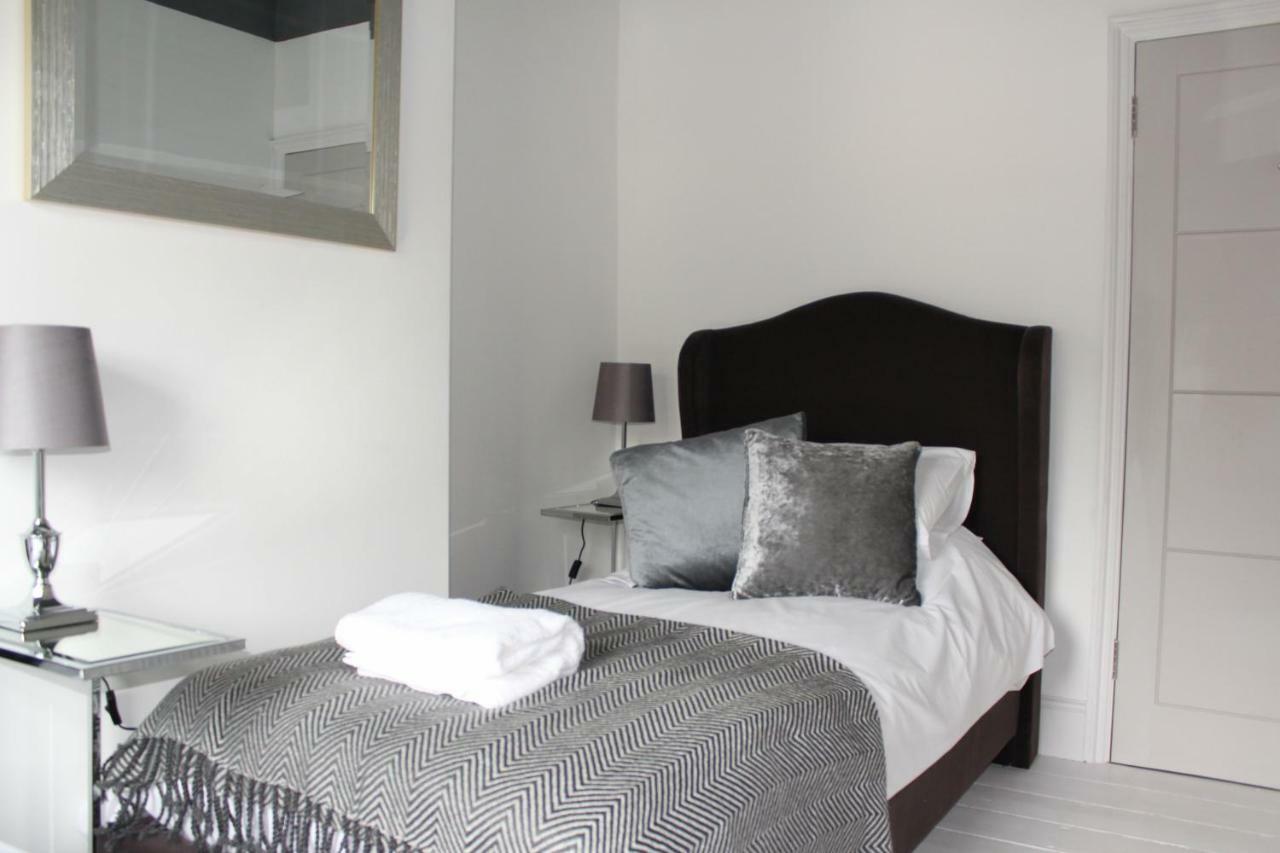 Central Bath House Group Accommodation Екстер'єр фото